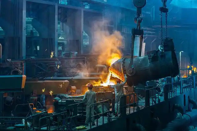 钢铁行业是全球工业体系中的重要支柱之一,其产品广泛应用于基础设施建设、机械制造、汽车工业等领域。随着全球工业化进程的不断深入,钢铁行业呈现出国际化竞争格局。在众多钢铁制造企业中,有6家公司以其出色的经营业绩和强大的市场地位脱颖而出,成为了世界钢铁制造业的领军企业。