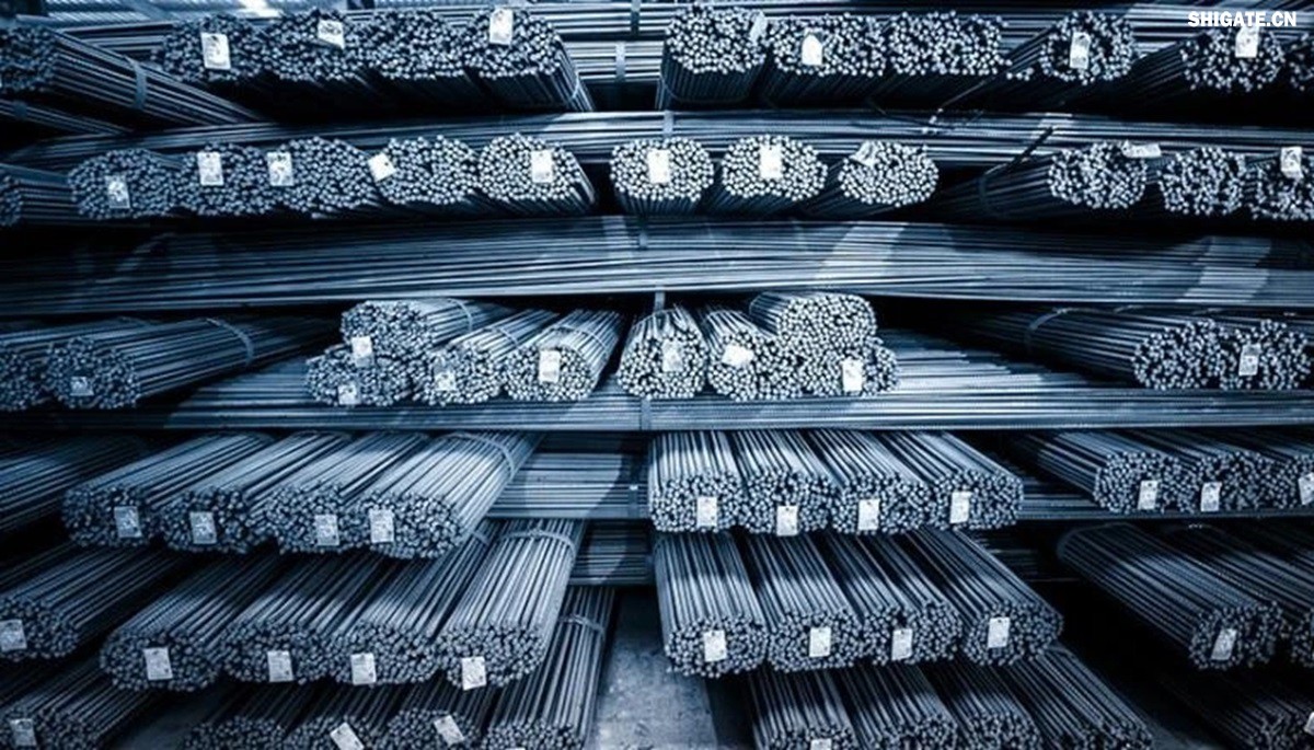 你听说过欧洲"钢铁心脏"萎缩的消息吗？为什么曾经强大的欧盟钢铁产业如今正在迅速崩塌？特朗普政府重启的25%钢铁关税究竟给欧洲造成了多大冲击？在全球贸易保护主义重燃的今天，欧盟的惨痛教训对中国有何警示意义？数据显示，2025年一季度，欧盟对美钢铁出口同比骤降42%，损失约150万吨订单和45亿欧元收入。与此同时，中国钢铁却逆势增长，2024年出口量突破1.11亿吨，创下8年来新高。这背后有哪些产业链布局的深层差异？中国又该如何从欧盟的失败中吸取经验，打赢未来全球贸易的三大突围战？