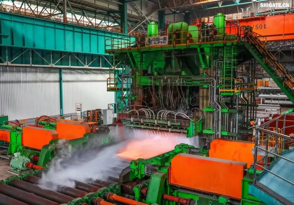 日前，河钢集团舞钢公司研发生产的大厚度32mm的高性能X70Q管线钢下线。该产品性能检验结果显示，各项性能指标均达到好水平，用于国内某LNG公共管廊项目建设。