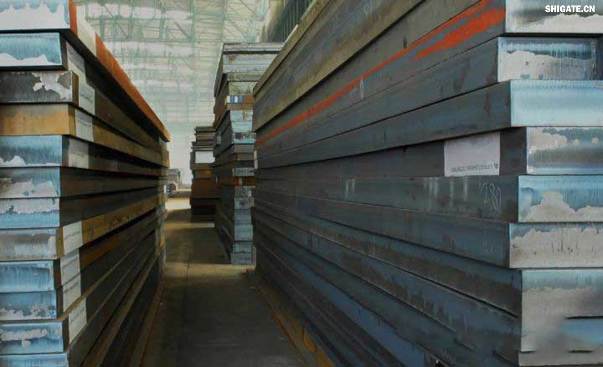 河钢舞钢积极发挥技术优势，打造更多“单打冠军”产品。成立高难要求SA516Gr70小微攻关团队，采用专用成分设计、一体化特殊工艺，攻克相关技术难题，不断提高产品质量，研发出更高技术含量的高附加值产品，满足客户的个性化需求。在今年5月，河钢舞钢为客户研发出厚度203mm、技术含量在当时均创同类钢板之更的高性能SA516Gr70，助力我国重点PTA（精对苯二甲酸）项目建设。短短三个月，便再次实现突破，成功生产304mm厚SA516Gr70钢板，实现高难要求容器用钢SA516Gr70从8mm到304mm厚度规格的全覆盖。钢板具备优良冲击温度性能，可广泛应用于常温到零下52摄氏度的环境，耐高温模焊时间可达26小时。产品不仅在重点工程项目得到应用，还远销海外，获得市场高度认可。