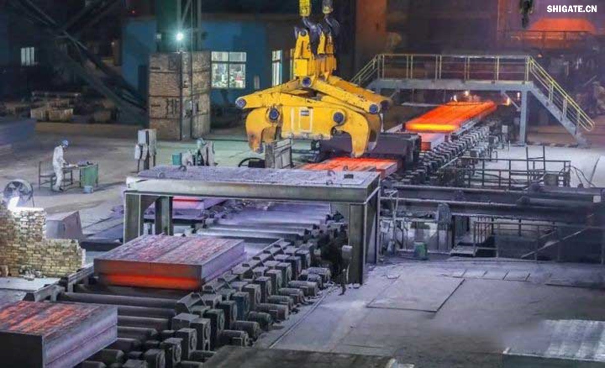 河钢舞钢积极发挥技术优势，打造更多“单打冠军”产品。成立高难要求SA516Gr70小微攻关团队，采用专用成分设计、一体化特殊工艺，攻克相关技术难题，不断提高产品质量，研发出更高技术含量的高附加值产品，满足客户的个性化需求。在今年5月，河钢舞钢为客户研发出厚度203mm、技术含量在当时均创同类钢板之更的高性能SA516Gr70，助力我国重点PTA（精对苯二甲酸）项目建设。短短三个月，便再次实现突破，成功生产304mm厚SA516Gr70钢板，实现高难要求容器用钢SA516Gr70从8mm到304mm厚度规格的全覆盖。钢板具备优良冲击温度性能，可广泛应用于常温到零下52摄氏度的环境，耐高温模焊时间可达26小时。产品不仅在重点工程项目得到应用，还远销海外，获得市场高度认可。